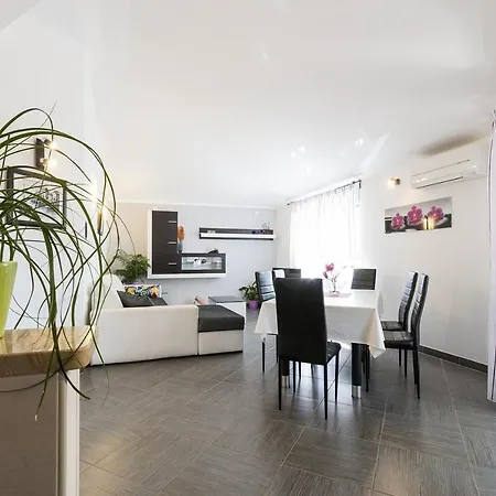 Carmen Апартаменти