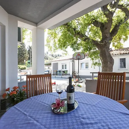 Carmen Апартаменти