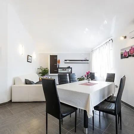 Carmen Διαμέρισμα *