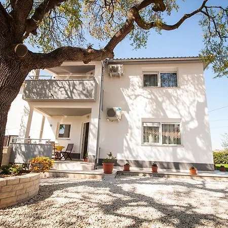 Апартаменти Carmen Пула