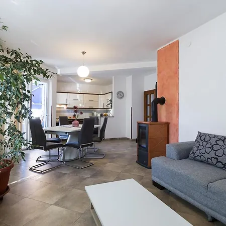 Carmen Apartment Pula